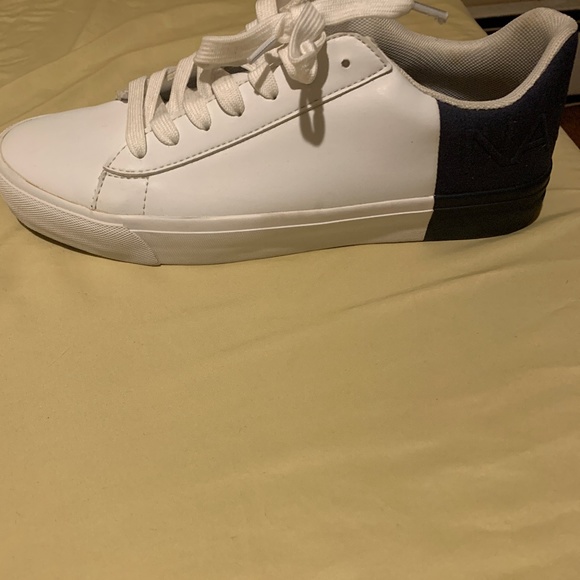 New! Mens Nautica Sneakers size 10 - Picture 3 of 9